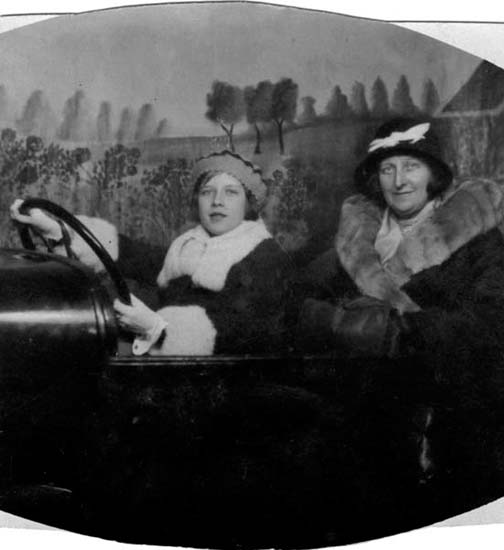 1932