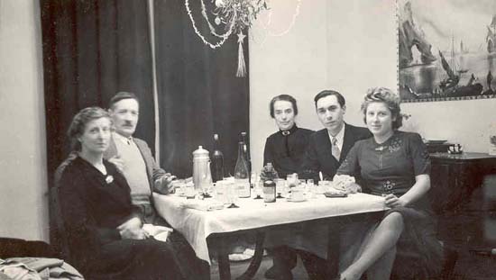 1942